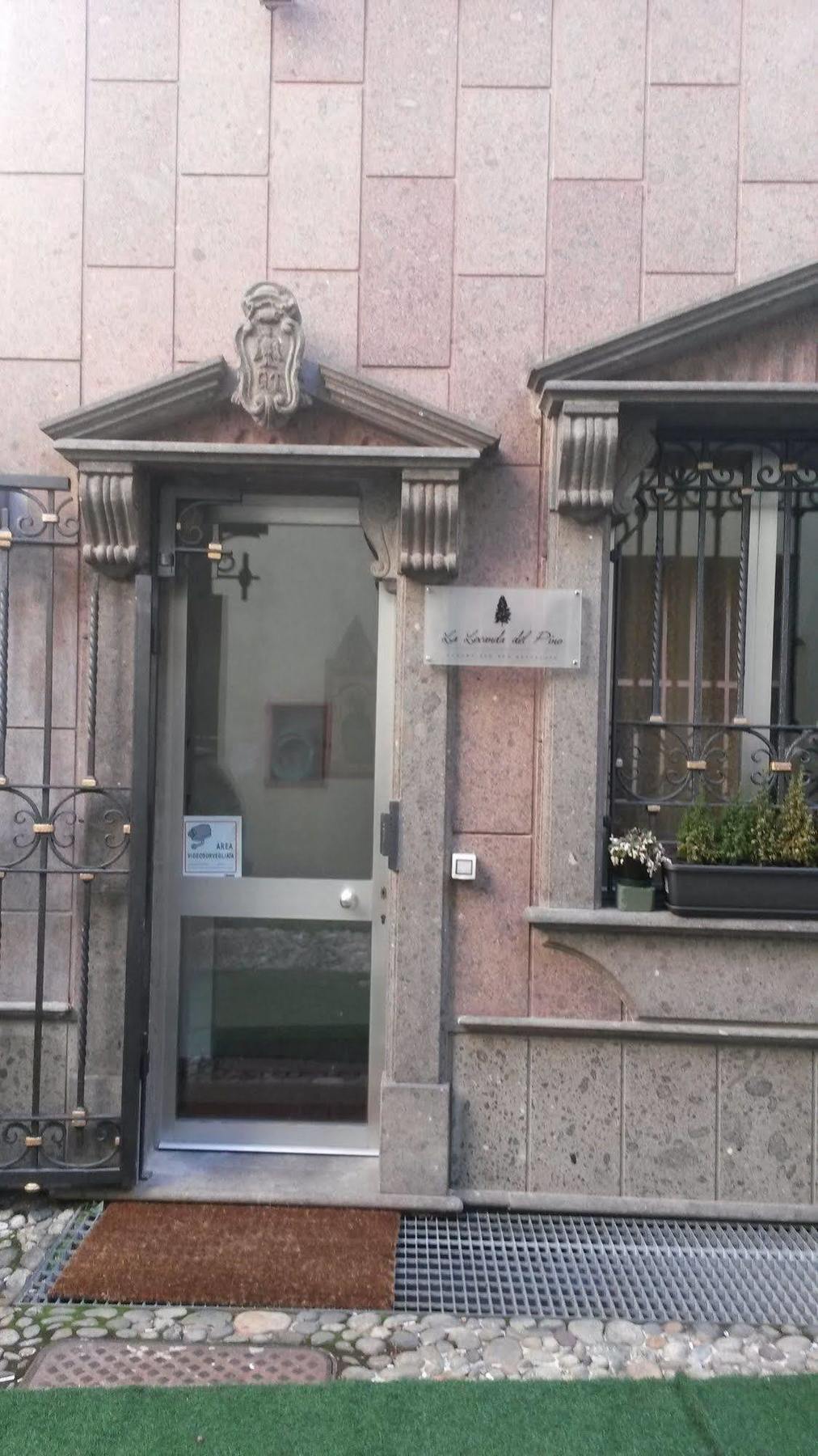 La Locanda Del Pino Milan Bagian luar foto