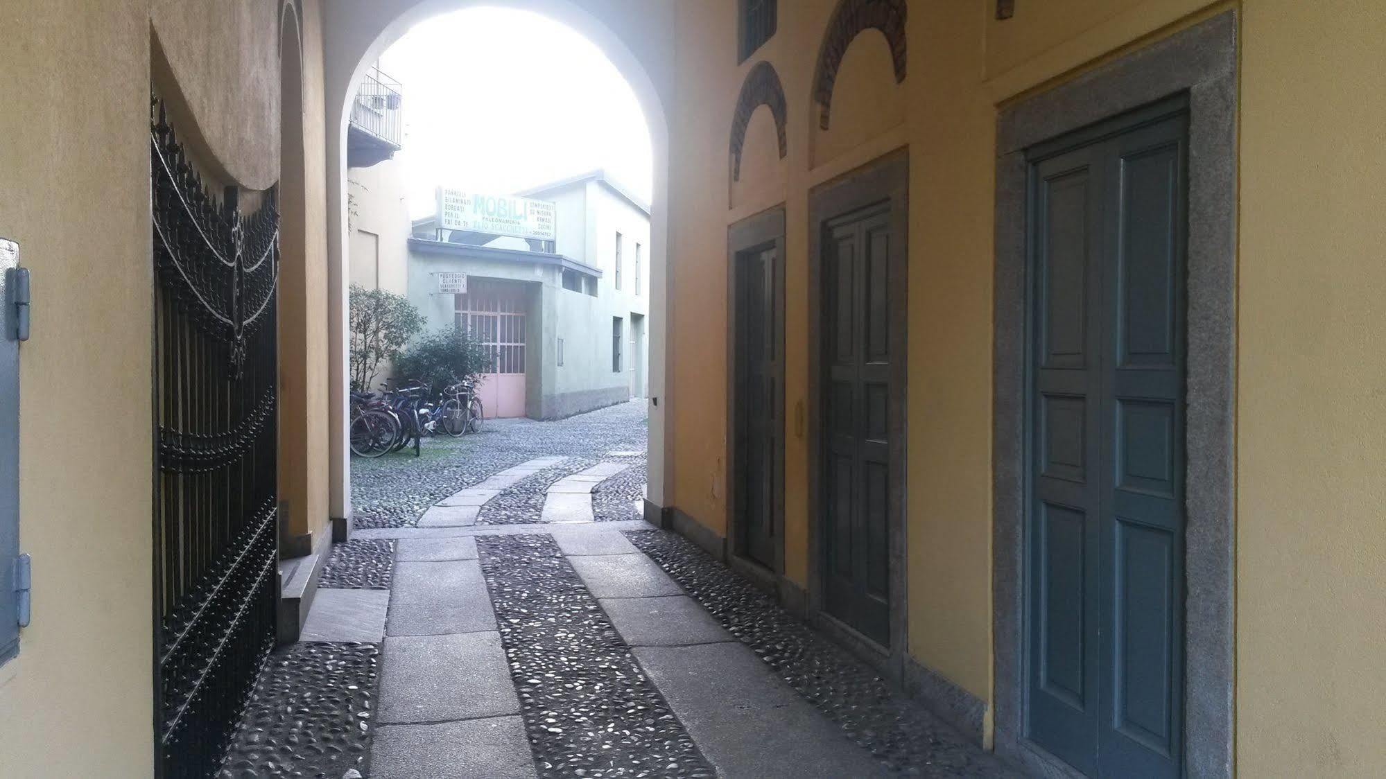 La Locanda Del Pino Milan Bagian luar foto